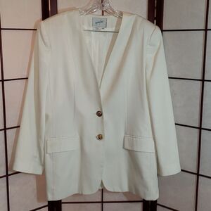 Jacqueline Ferrar White Suit Jacket